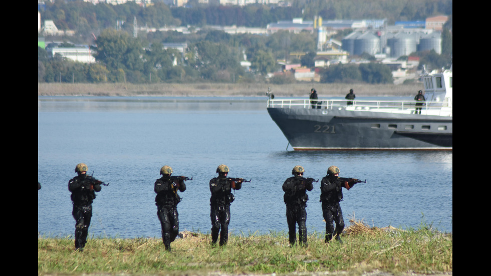 Военни от няколко страни – с демонстрации край Варна