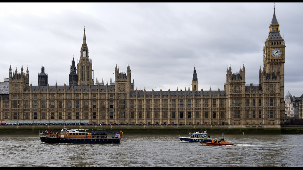 ТЕРОР В ЛОНДОН: Парламентът под блокада, стрелба, жертви и ранени