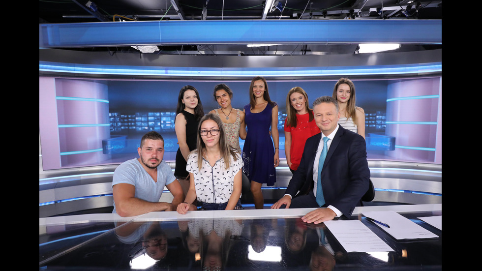 Финалистите от „Работилница за репортери 2019“ на посещение в NOVA