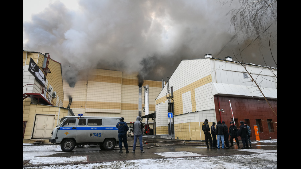 Жертви и ранени при пожар в мол в Русия