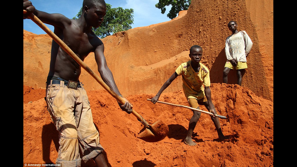 Деца работят до изнемогване в мини в Африка и Азия
