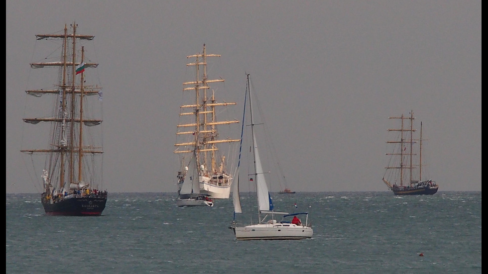 Най-голямата ветроходна регата акостира в Черно море