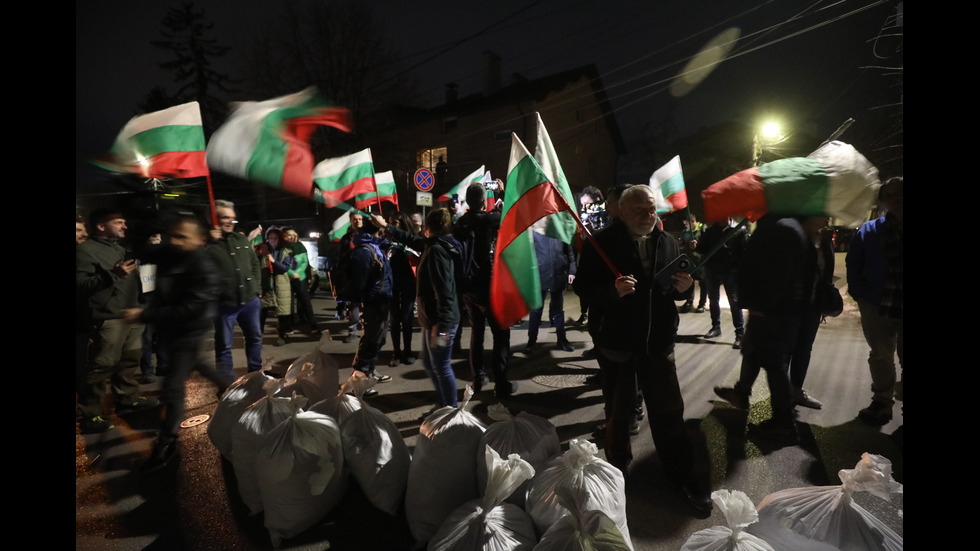 Автопоход на „Величие“: Протест в деня на извънредното заседание на НС