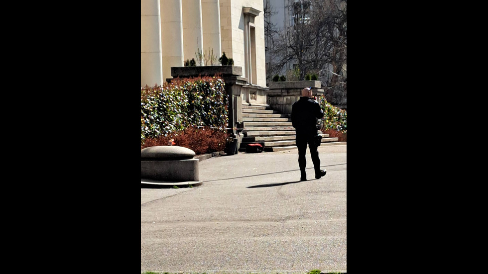Сигнал за бомба пред Националната библиотека "Св. Св. Кирил и Методий"