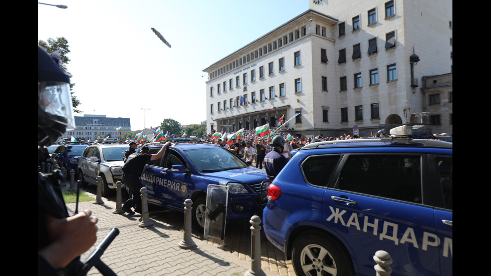 Протест пред парламента
