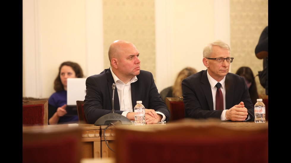 Първата лидерска среща между ГЕРБ-СДС и ПП-ДБ