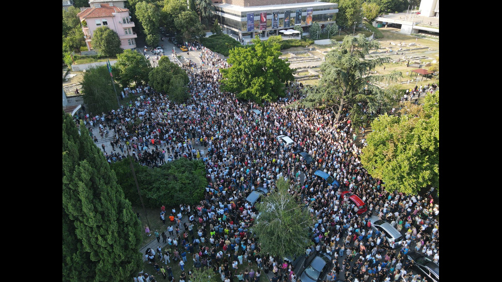 Протести в десетки градове заради жестоко малтретираното 18-годишно момиче