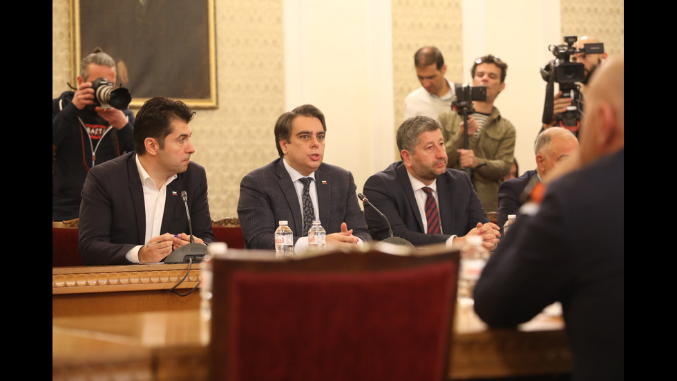 Първата лидерска среща между ГЕРБ-СДС и ПП-ДБ