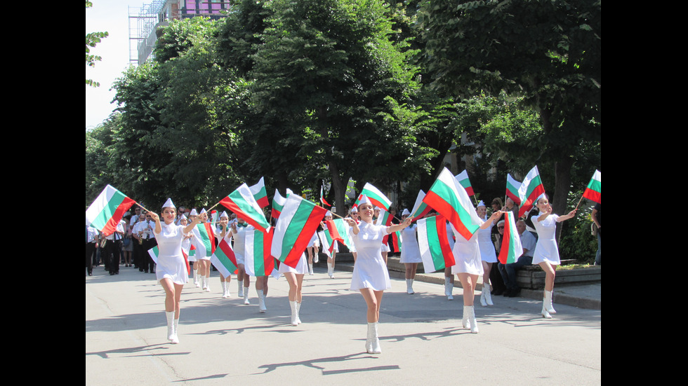 Празнично шествие в Русе