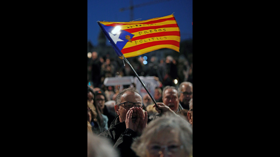 Заради делото срещу каталунски политици: Хиляди на протест в Барселона