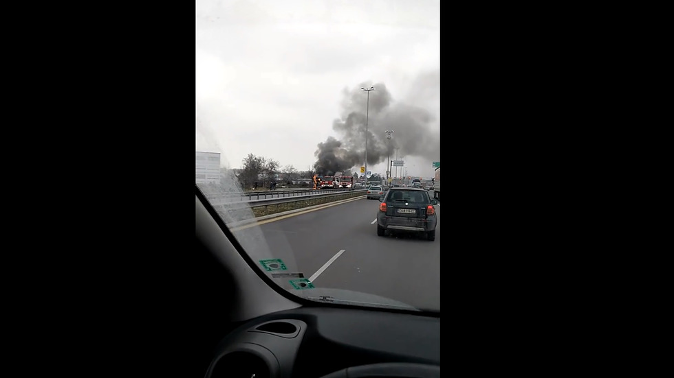 Тир се запали в движение