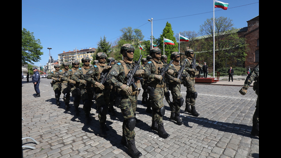 Освещаване на знамената на 6 май