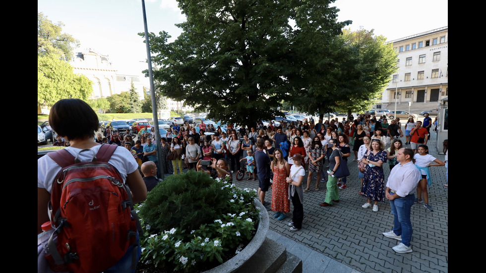 Родители на протест срещу онлайн обучението