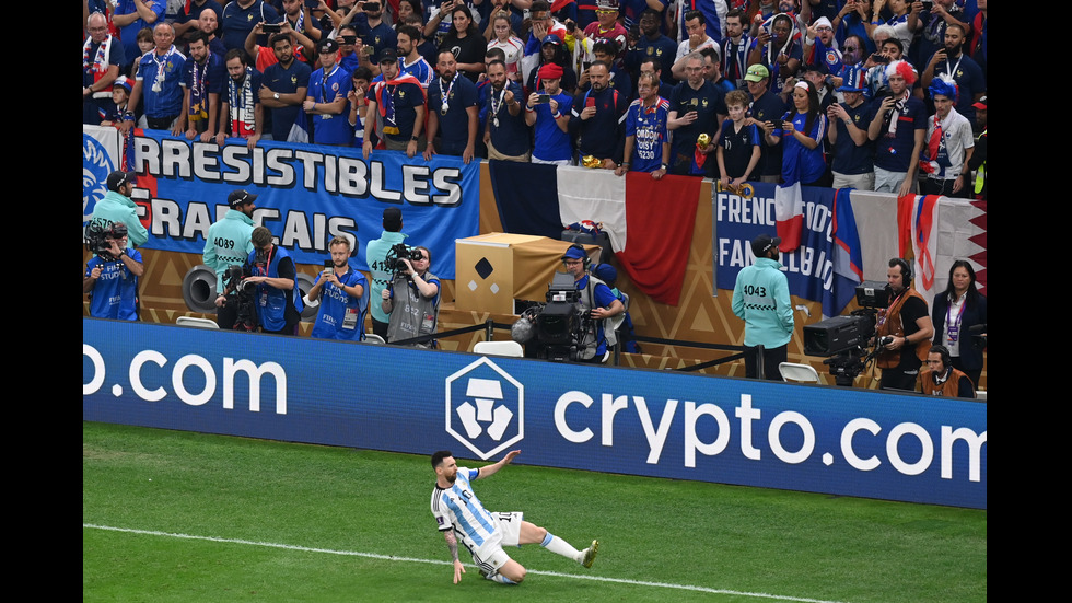 АРЖЕНТИНА ШАМПИОН! Меси вдига световната купа след невиждана драма в Катар