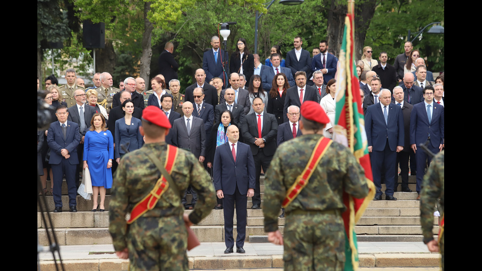 Военен парад за Деня на храбростта и водосвет на знамената