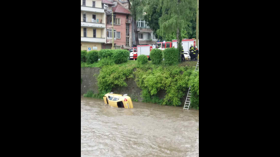 Такси падна в Янтра