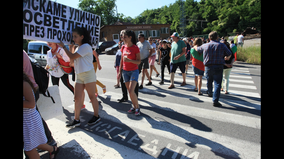 Протест блокира изхода на София през Владая