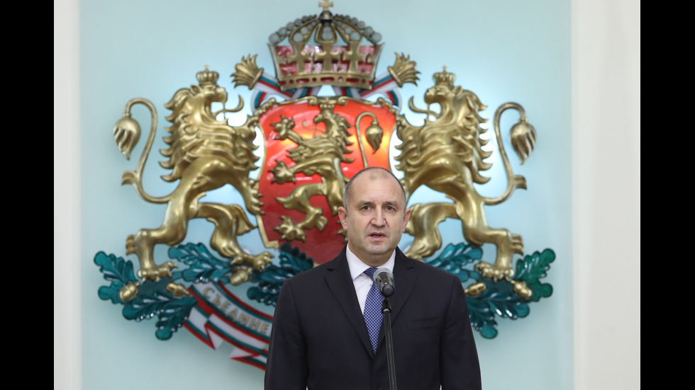 Президентът удостои с държавни отличия огнеборци