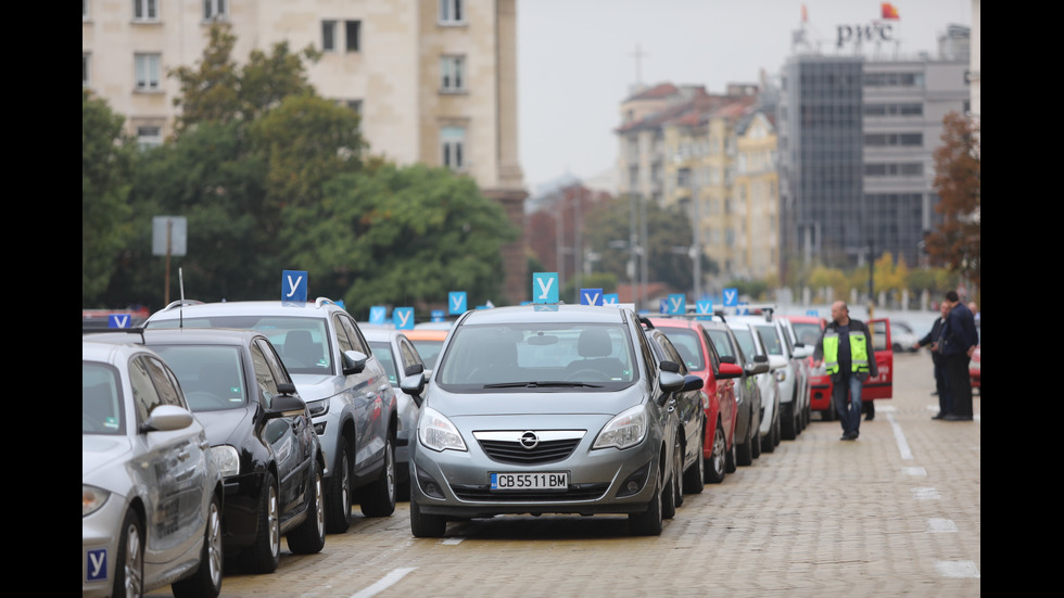 Автоинструктори излязоха на протест