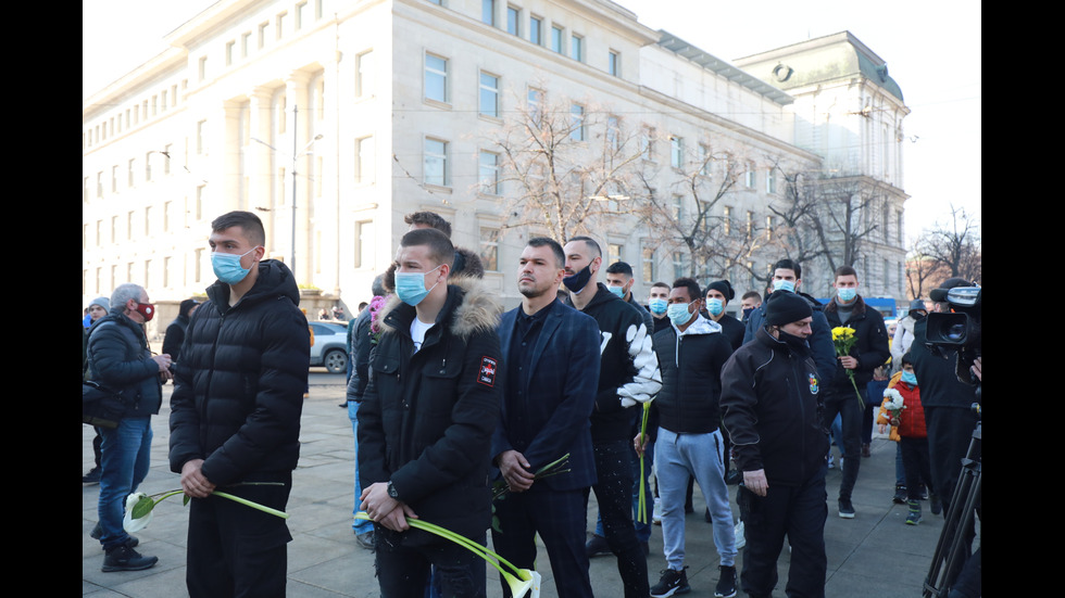 България се прекланя пред подвига на Апостола