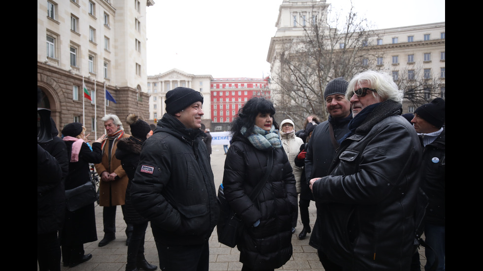 Шествие в подкрепа на режисьора Александър Морфов