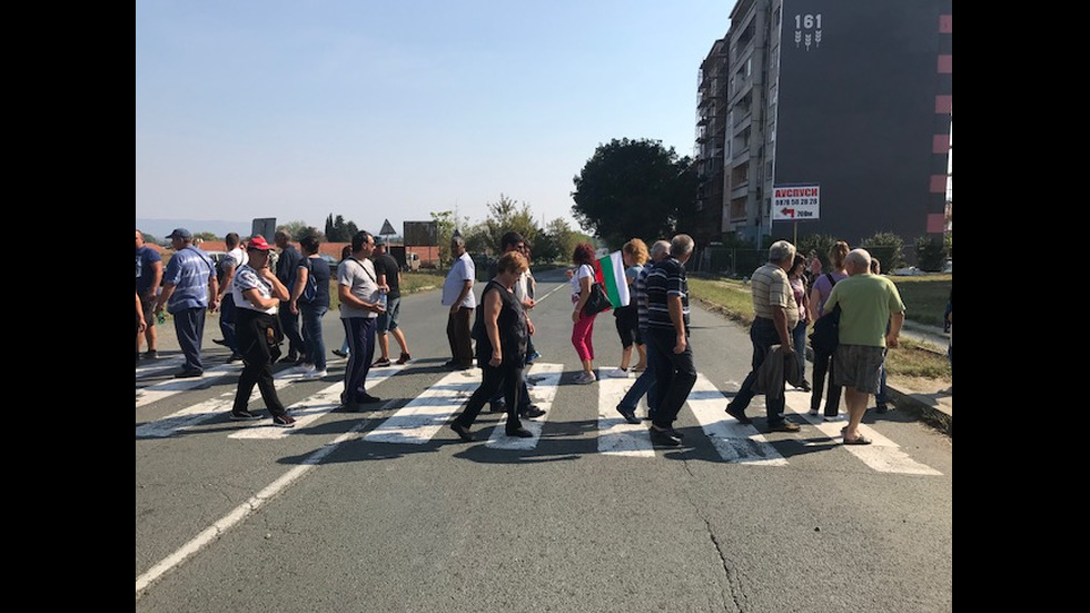 Протестите на служителите на заводите на Миню Стайков продължават