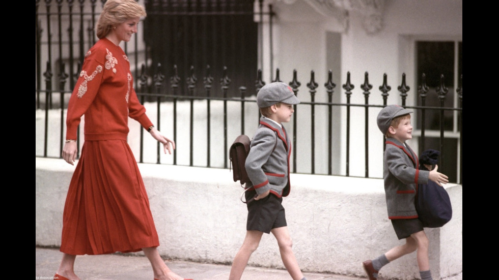 Как са изглеждали принц Хари и принц Уилям в първия им ден на училище