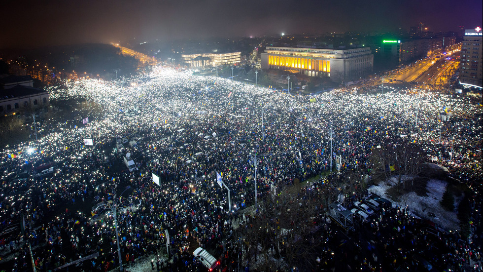 Отново протести в Румъния, въпреки че правителството отстъпи