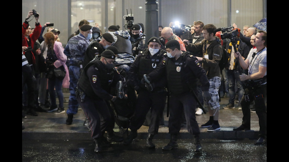 Над 100 задържани след протест за оставката на Путин в Москва