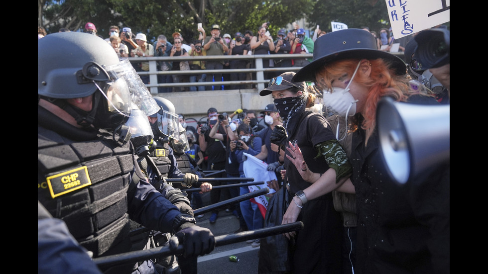 Сблъсъци между Гвардията и протестиращи в Лос Анджелис