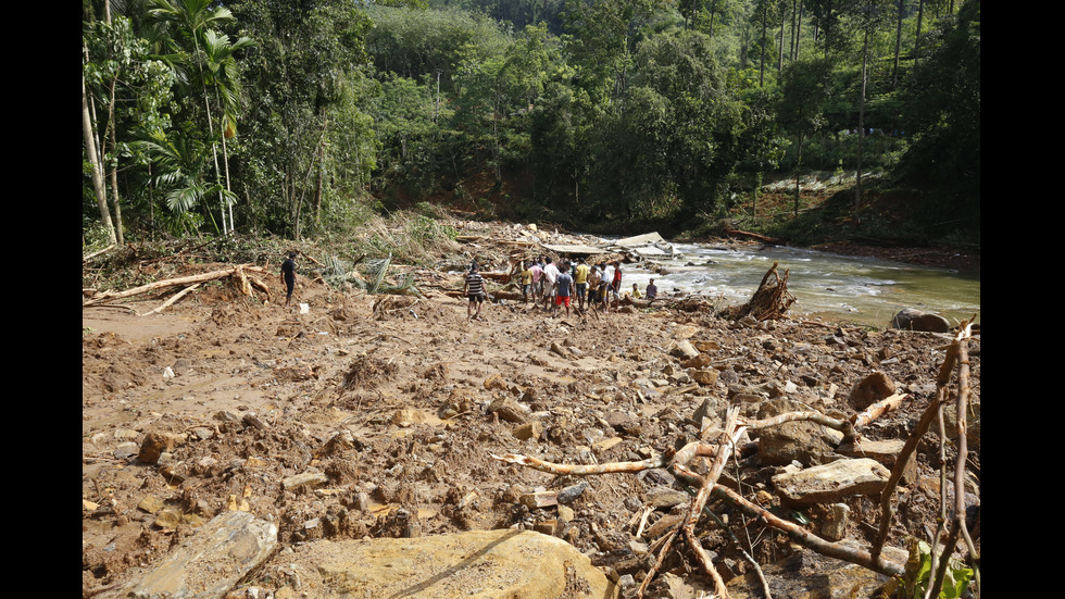 Над 200 души загинаха при наводненията в Шри Ланка