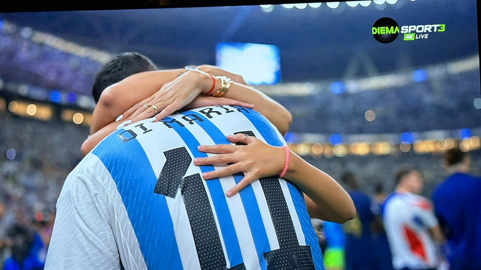 АРЖЕНТИНА ШАМПИОН! Меси вдига световната купа след невиждана драма в Катар