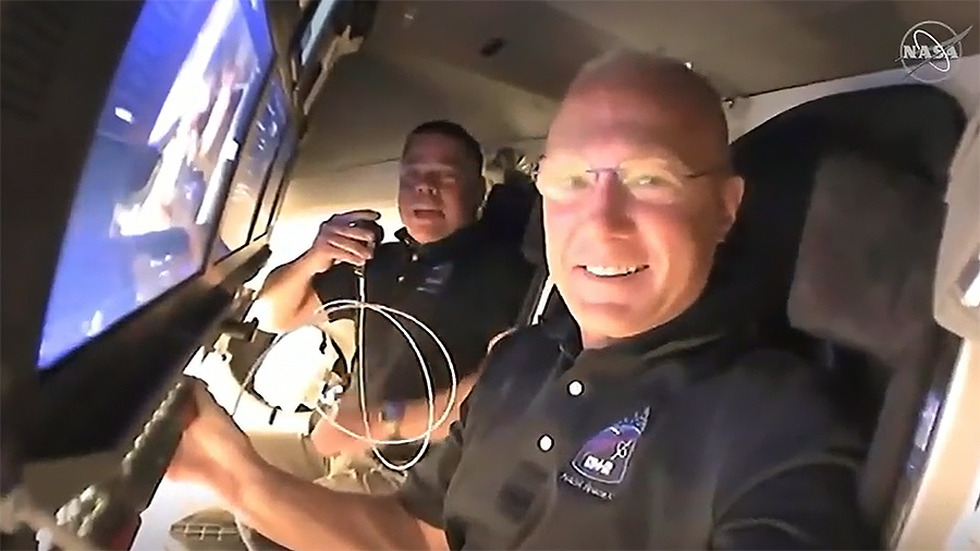 Екипажът на Crew Dragon влезе в МКС