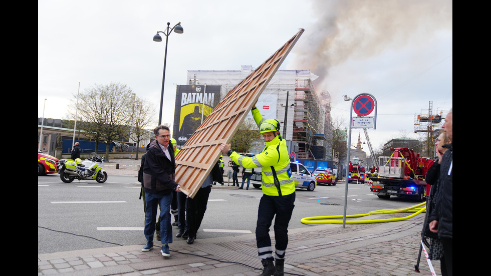 Пожар в емблематична историческа сграда в Копенхаген