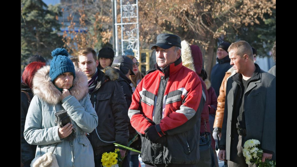 Стотици изпратиха Ласкин в последния му път