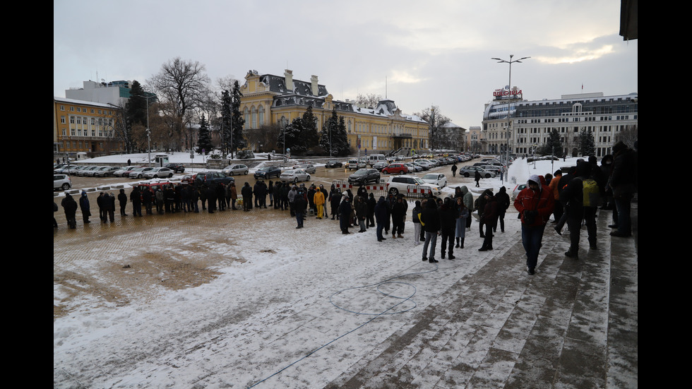 Опашка пред БНБ за монетата в памет на Стоянка Мутафова