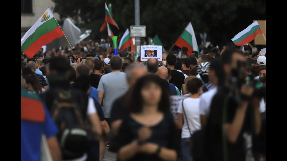 ВТОРИ НАЦИОНАЛЕН ПРОТЕСТ: Недоволни окупираха площада пред НС