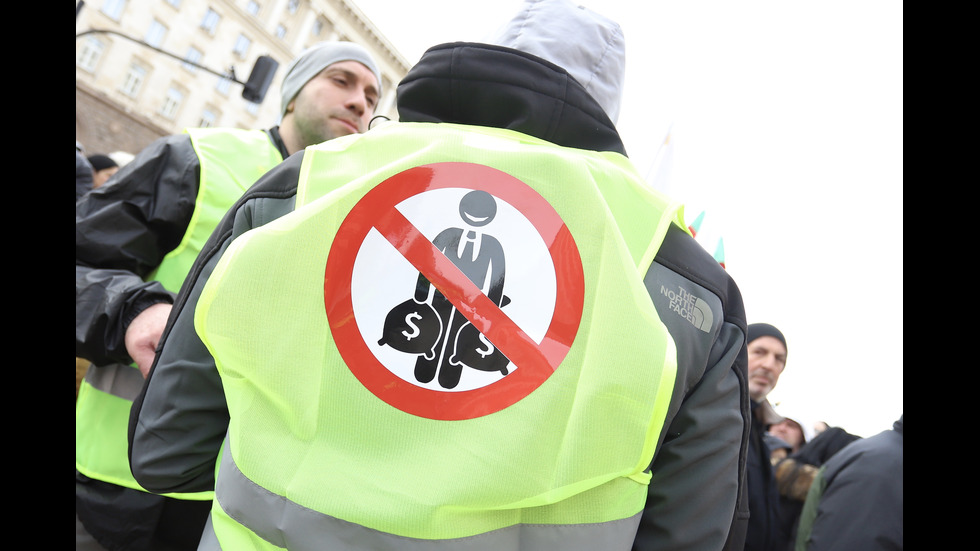 ПРОТЕСТ ПРЕД ПАРЛАМЕНТА: Хотелиери и ресторантьори искат намаляване на ДДС