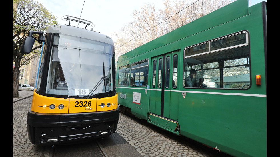 Фандъкова: Надявам се до 2 г. да включим в движение още 25 нови трамвая