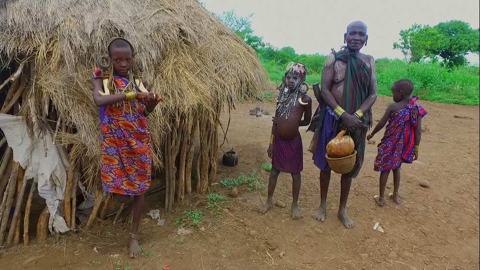 “Без багаж“ при едно от най-странните племена по долината на Омо в Етиопия