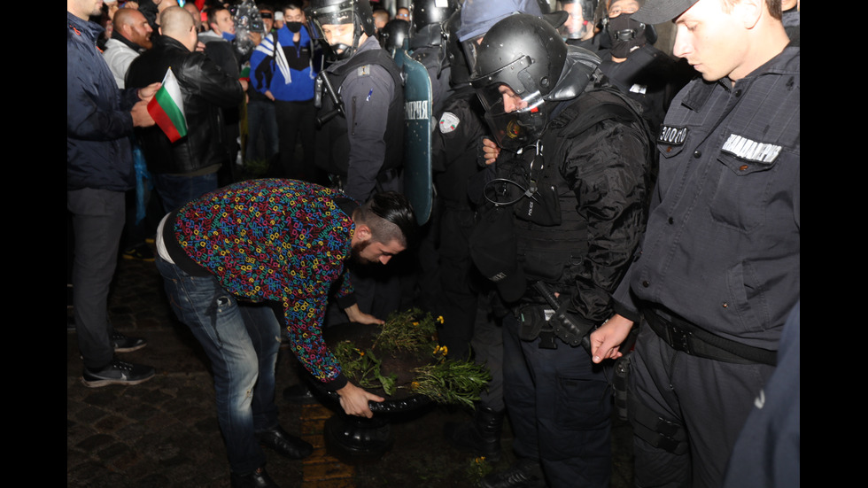 ДЕН 100: Засилено полицейско присъствие в София заради протеста