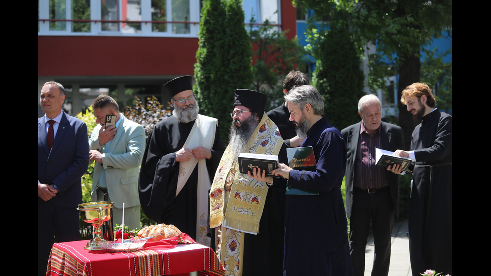 Откриха паметник на лекарите, загинали от COVID-19