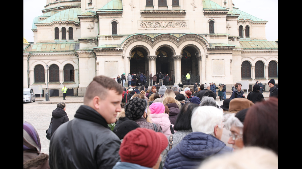Изложиха за поклонение тленните останки на патриарха в „Св. Александър Невски”