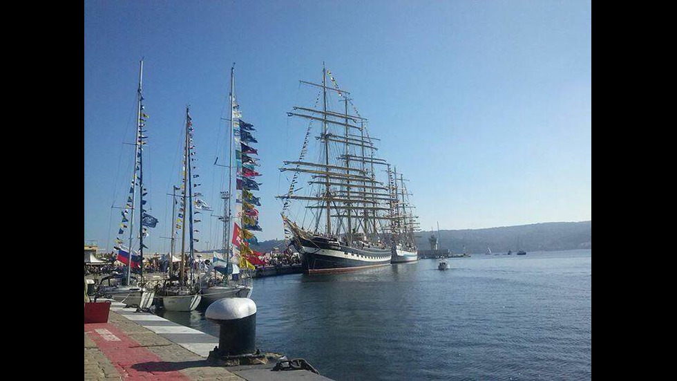 Най-голямата ветроходна регата акостира в Черно море