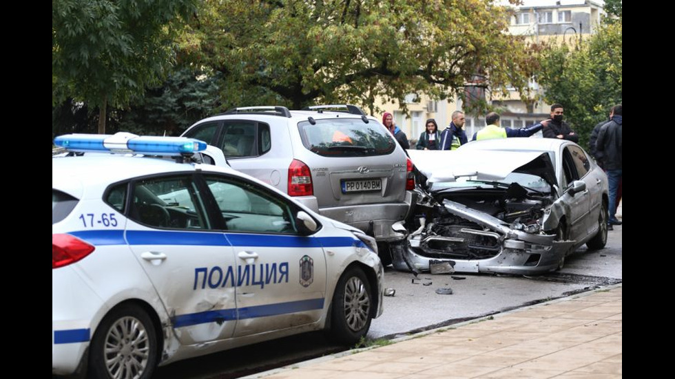 Шофьор удари 5 коли при гонка с полицията в Разград