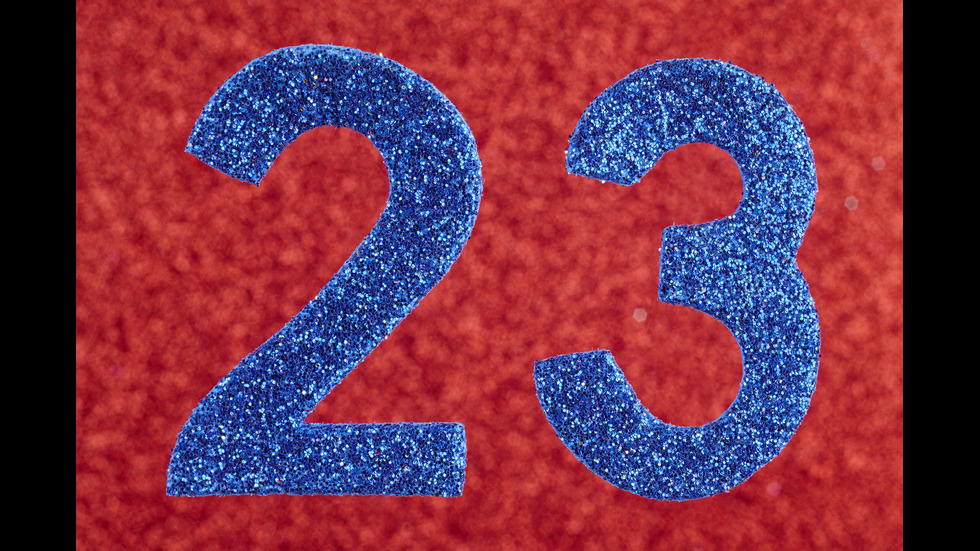 Номер 25.2. Двадцать три. Фото номер 23. Фото цифры двадцать три. Число 23 красного цвета.