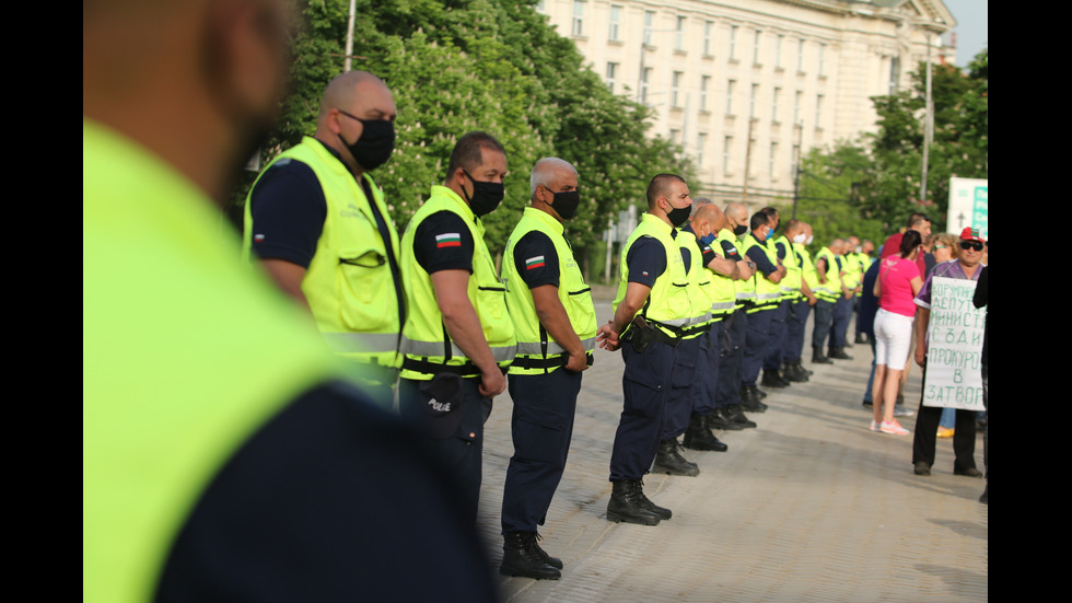 И днес протест пред парламента