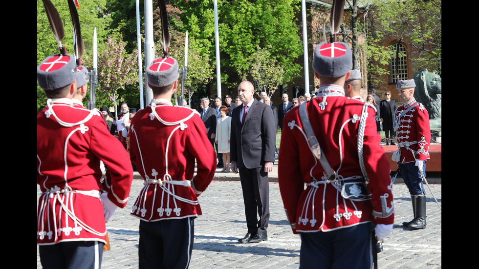 Освещаване на знамената на 6 май