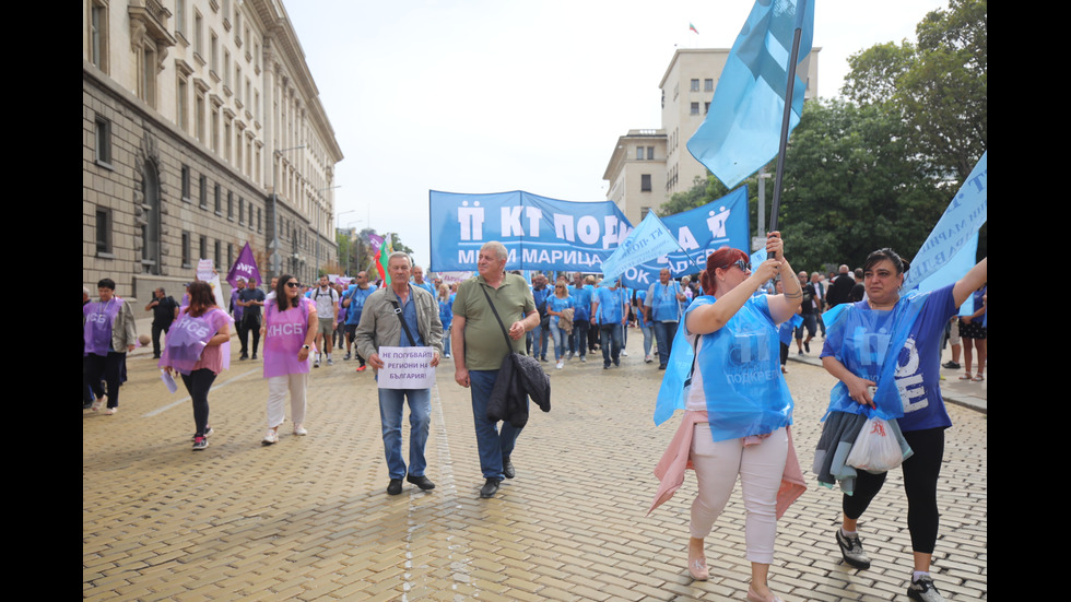 Миньори и енергетици излязоха на национален протест