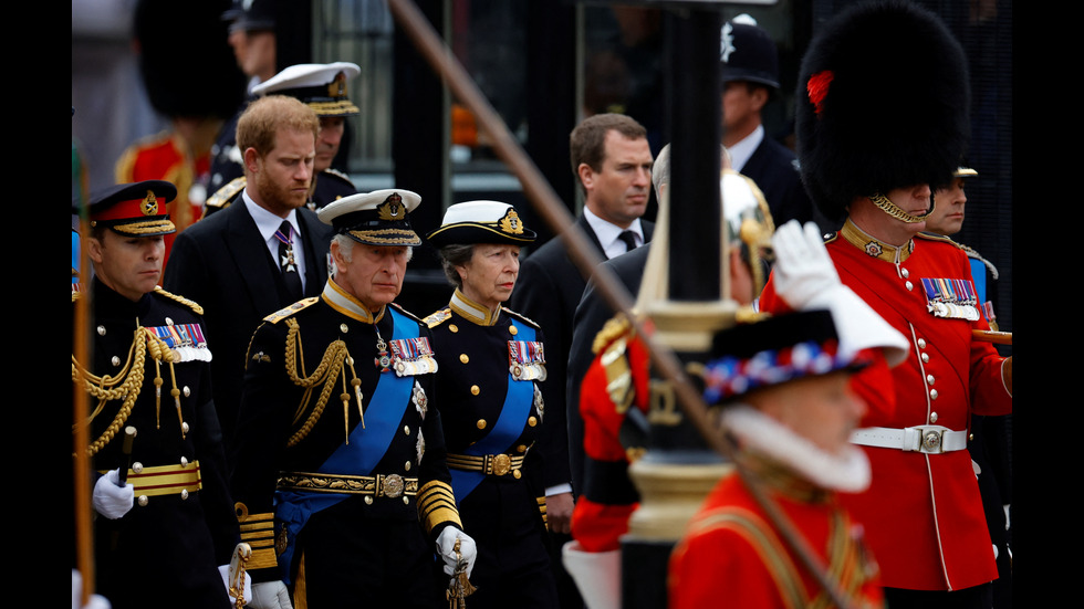 Членовете на кралското семейство на погребението на Елизабет II